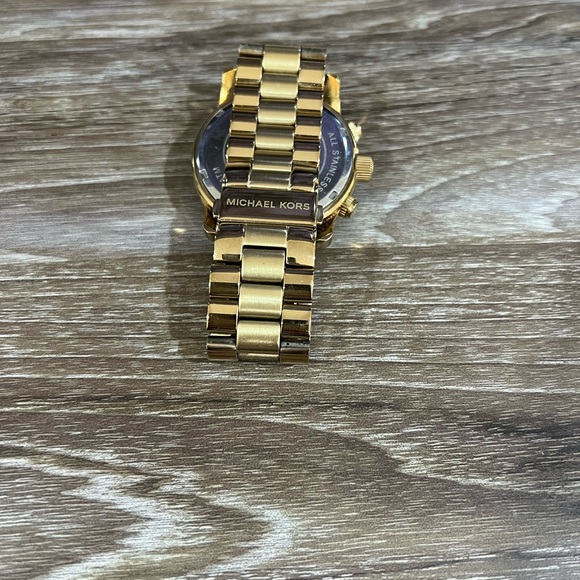 MICHAEL KORS GOLD WATCH WITH CRYSTAL DETAIL - Picture 8 of 11